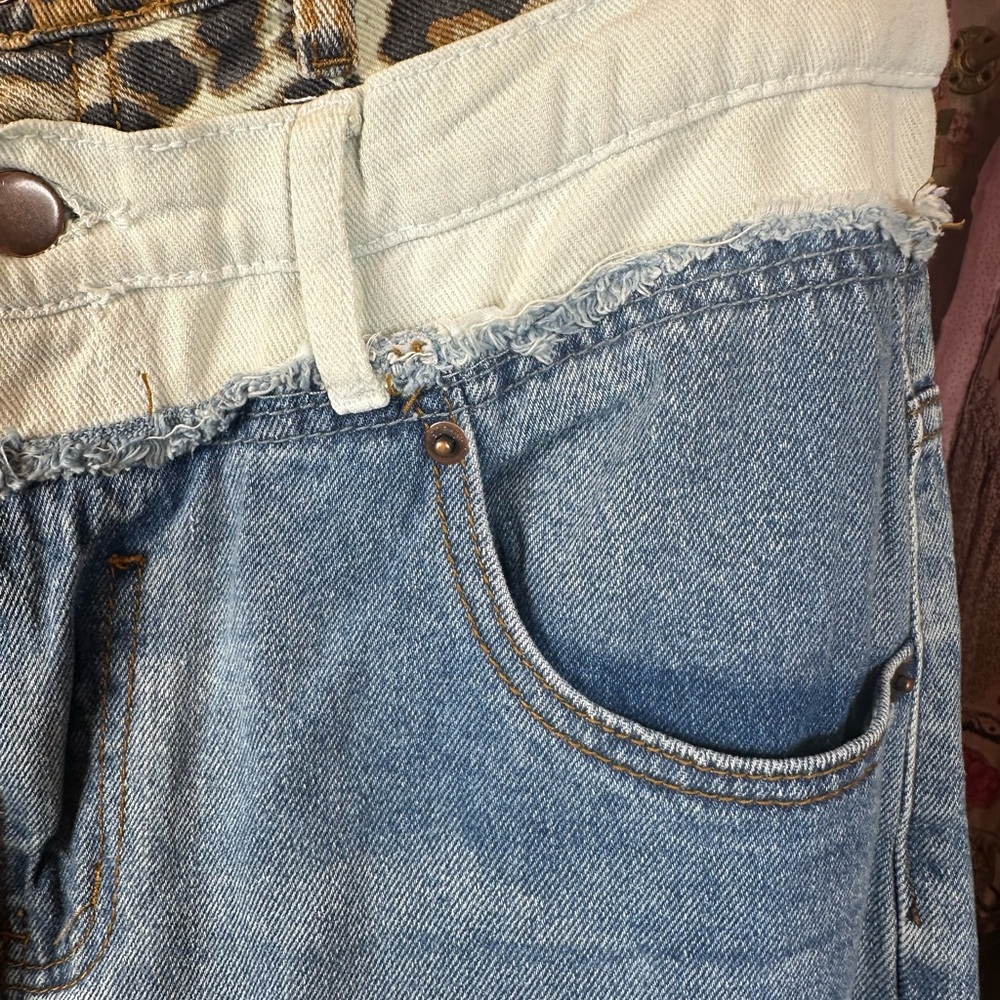 🆕 Oli & Hali Washed Denim Double Waist Jeans Leopard trim Wide-Leg 
NWOT - Picture 8 of 14